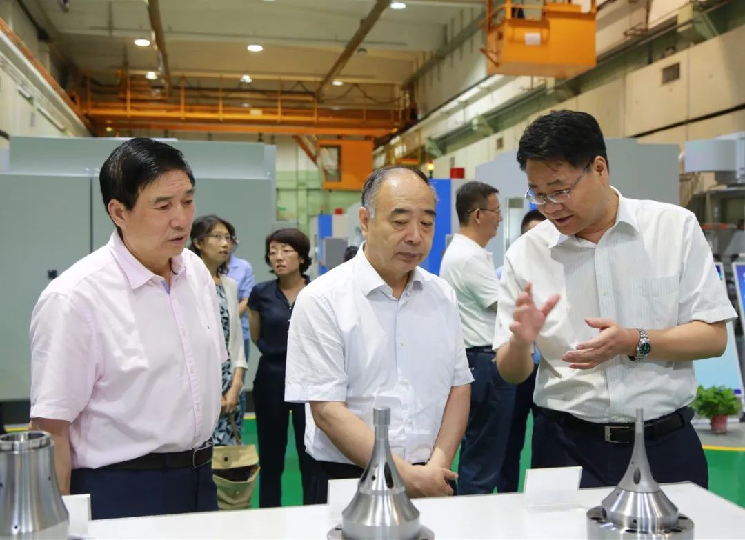 省人大常委会副主任梁宏贤一行光临秦川集团调研