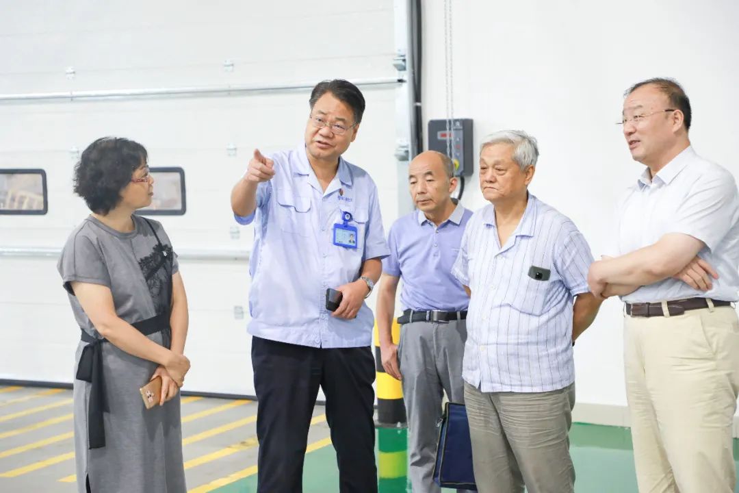 中国工程院造作业钻研室主任屈贤明一行到秦川集团调研