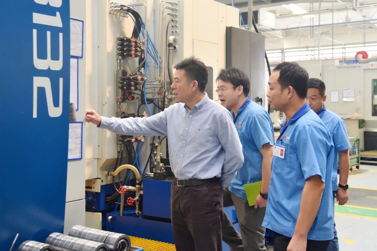 严鉴铂董事长深刻秦川集团沃克齿轮调研领导工作