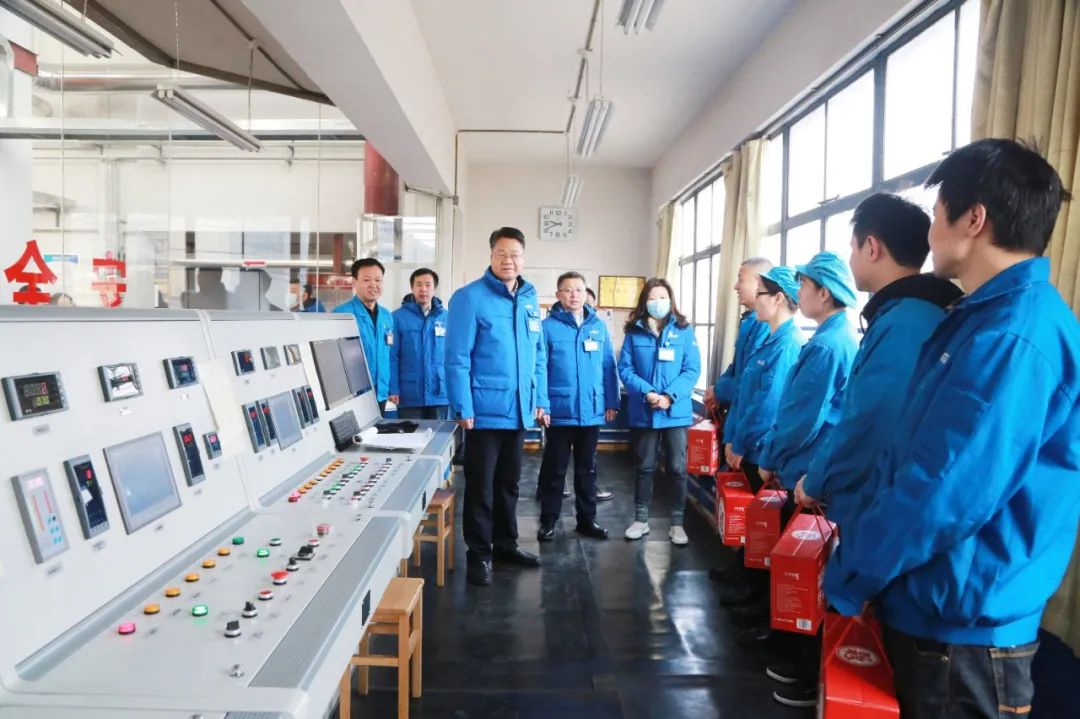 集团辅导大岁首一慰问在岗值班员工