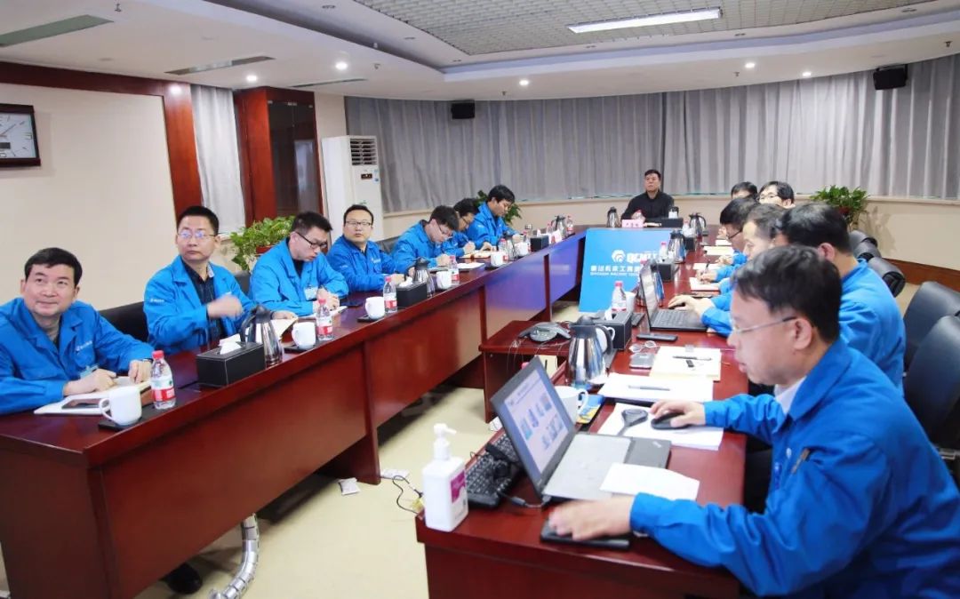 严鉴铂董事长与本部科研人员、技术专家座谈互换