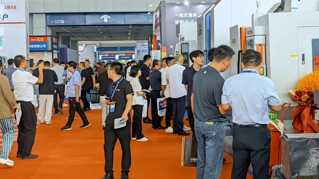 【展会资讯】秦川系列产品“亮眼”孝感机床展