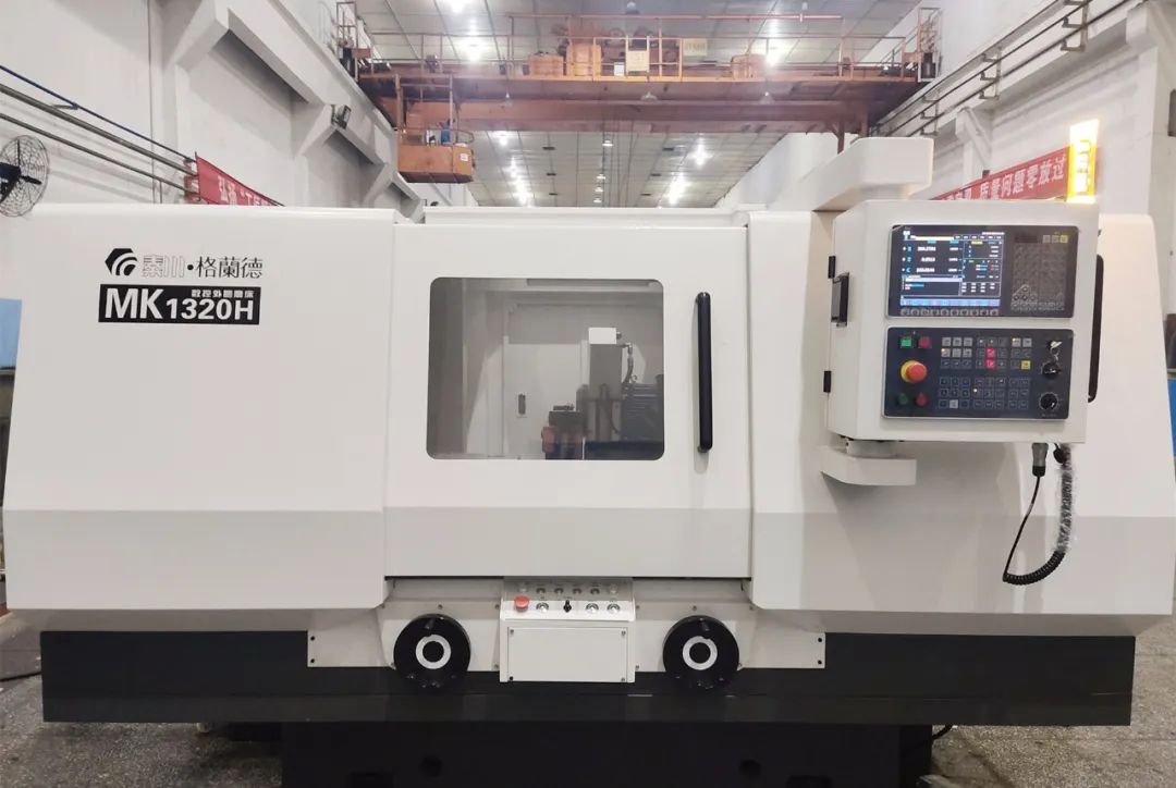 【秦川格兰德】加快新品研发 “手自一体”特色磨床亮相市场